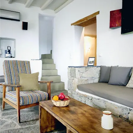 Adam * Naousa (Paros)