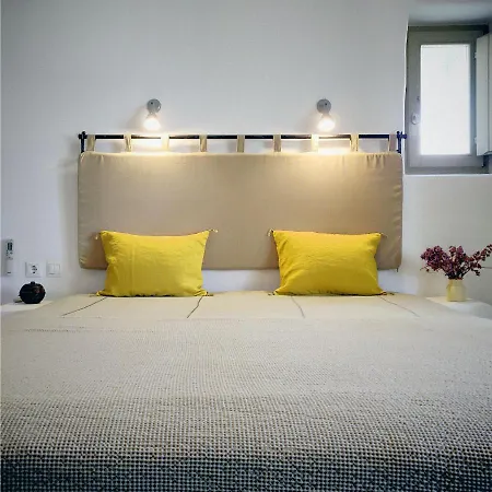 Adam * Naousa (Paros)